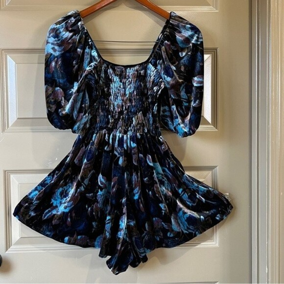 Urban Outfitter Patsy Smocked Velvet Floral Romper Size XS - Picture 3 of 13
